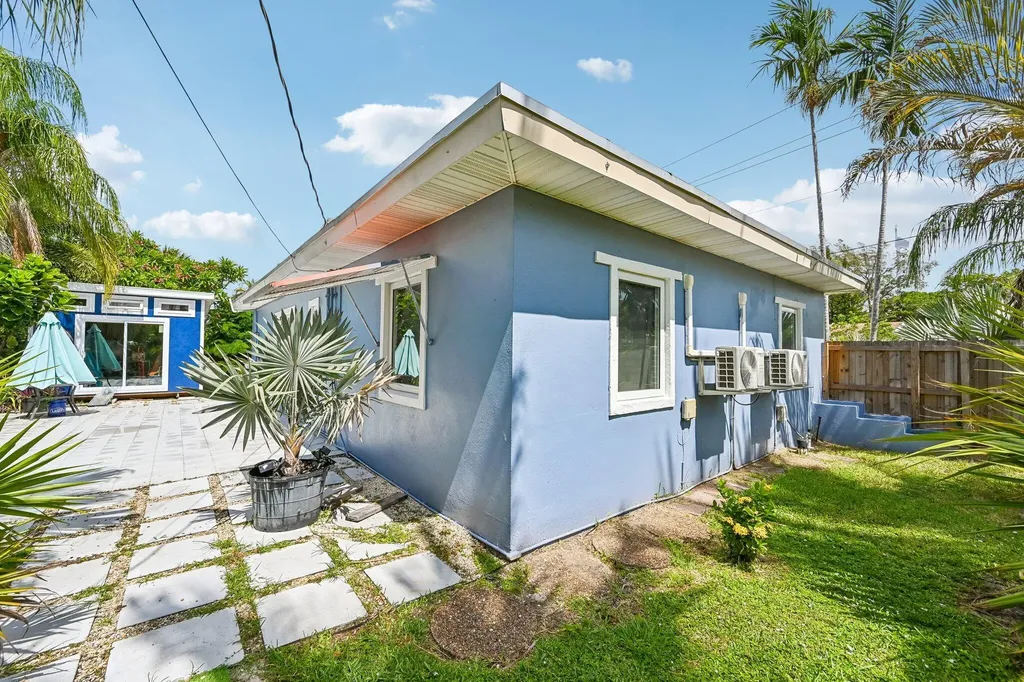 2304 SE 13th Court Pompano Beach FL 33062