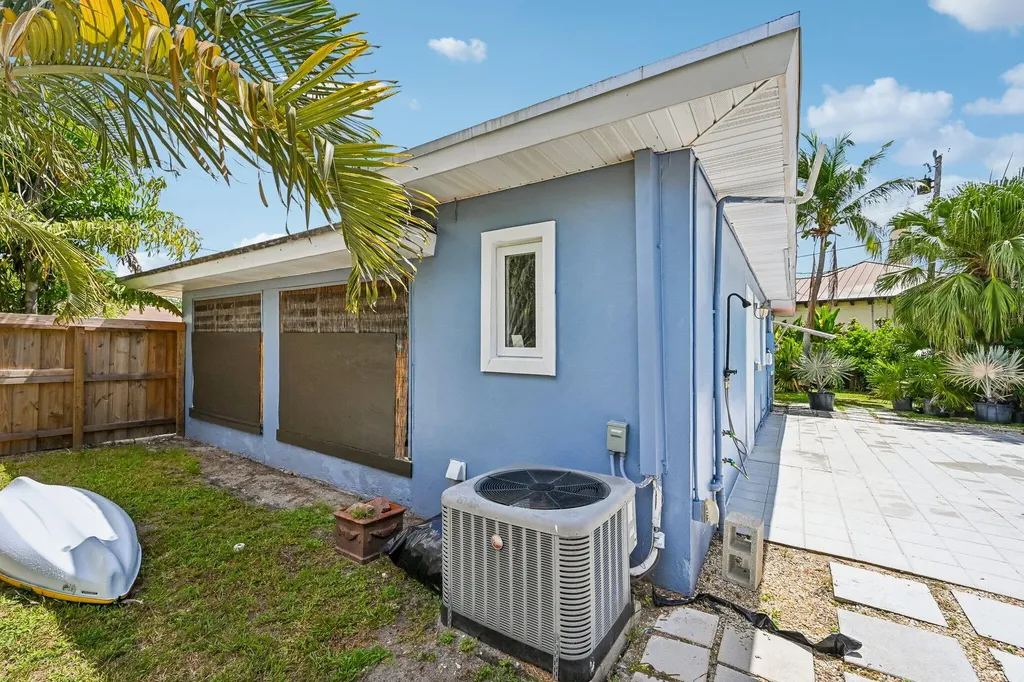 2304 SE 13th Court Pompano Beach FL 33062