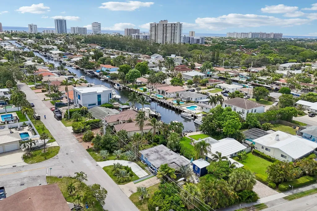 2304 SE 13th Court Pompano Beach FL 33062