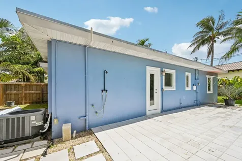 2304 SE 13th Court Pompano Beach FL 33062