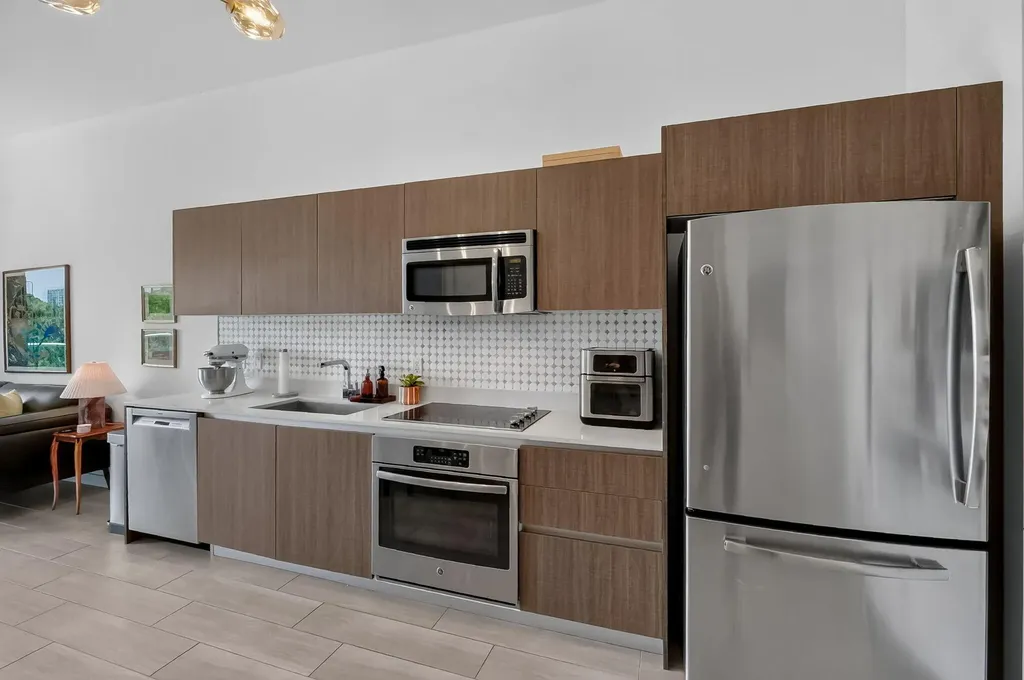 1600 SW 1st Avenue Miami FL 33129