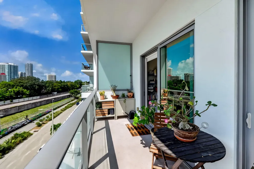 1600 SW 1st Avenue Miami FL 33129