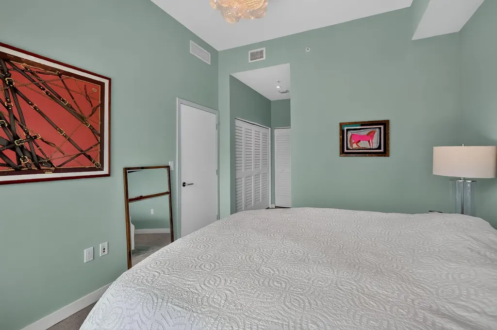 1600 SW 1st Avenue Miami FL 33129