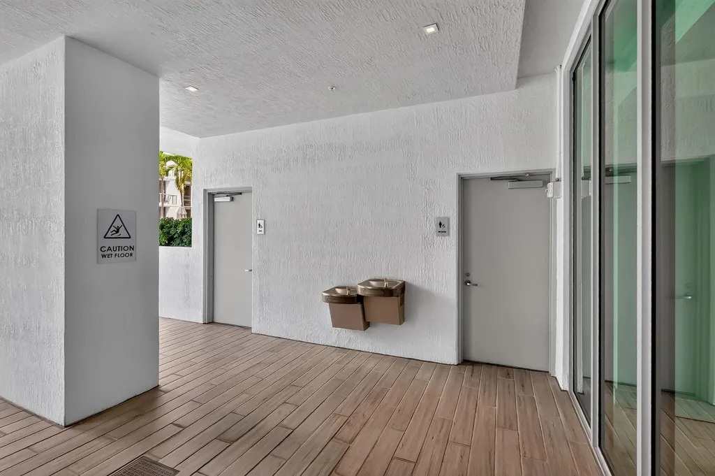 1600 SW 1st Avenue Miami FL 33129