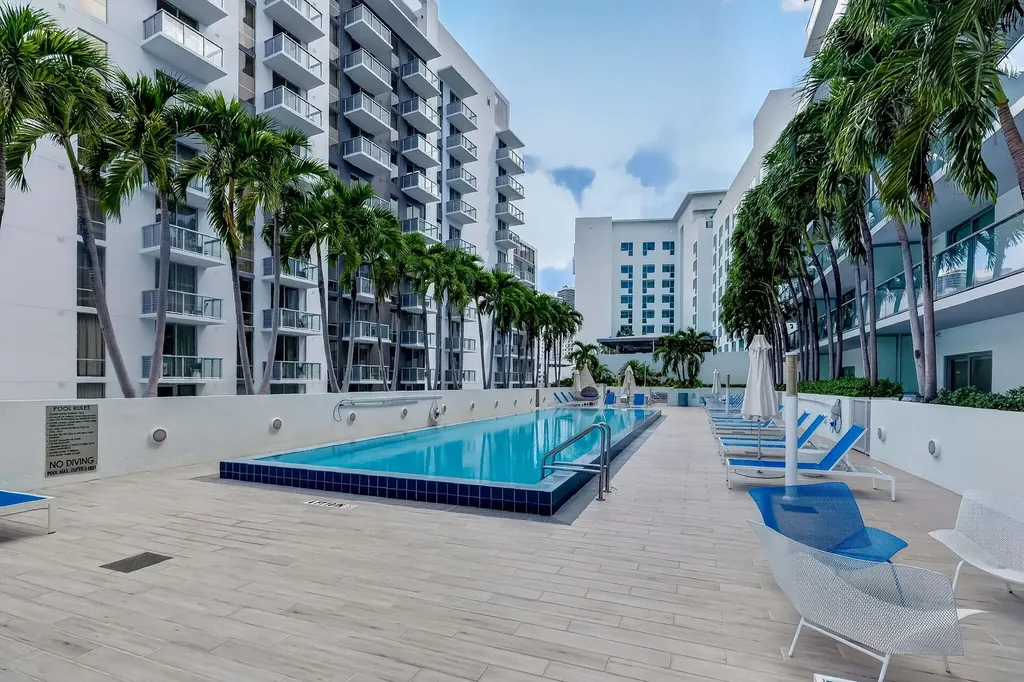 1600 SW 1st Avenue Miami FL 33129