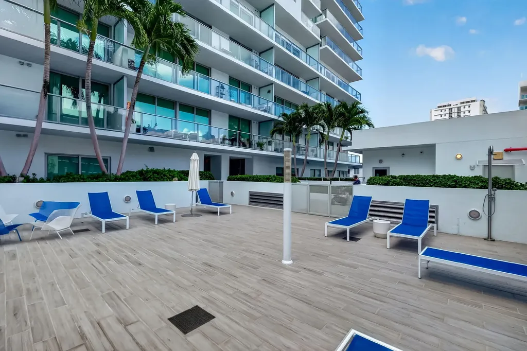 1600 SW 1st Avenue Miami FL 33129