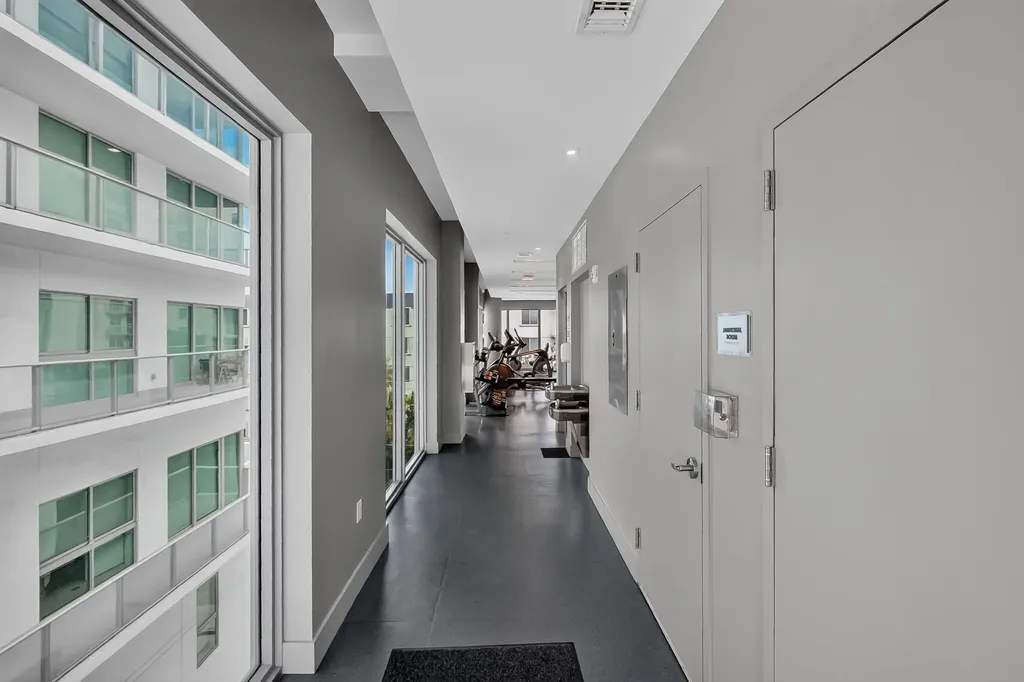 1600 SW 1st Avenue Miami FL 33129