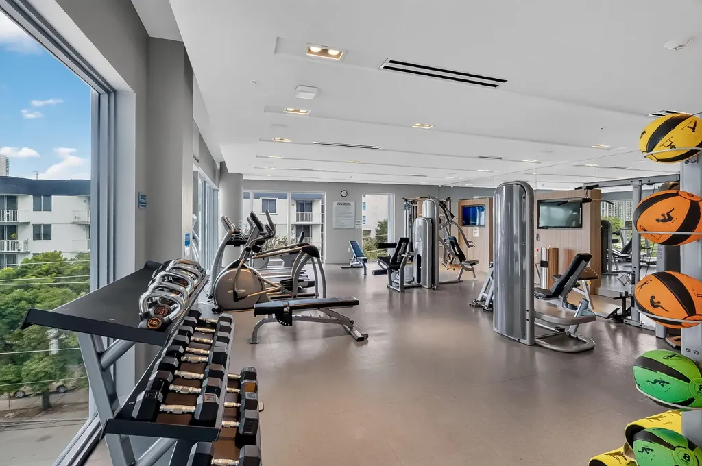 1600 SW 1st Avenue Miami FL 33129
