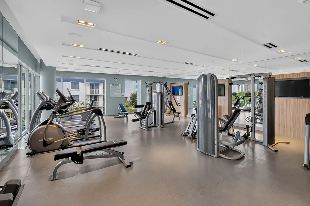 1600 SW 1st Avenue Miami FL 33129