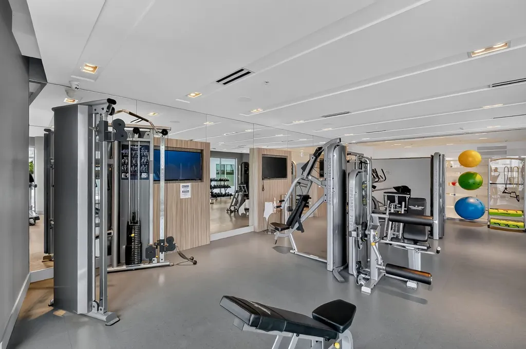 1600 SW 1st Avenue Miami FL 33129