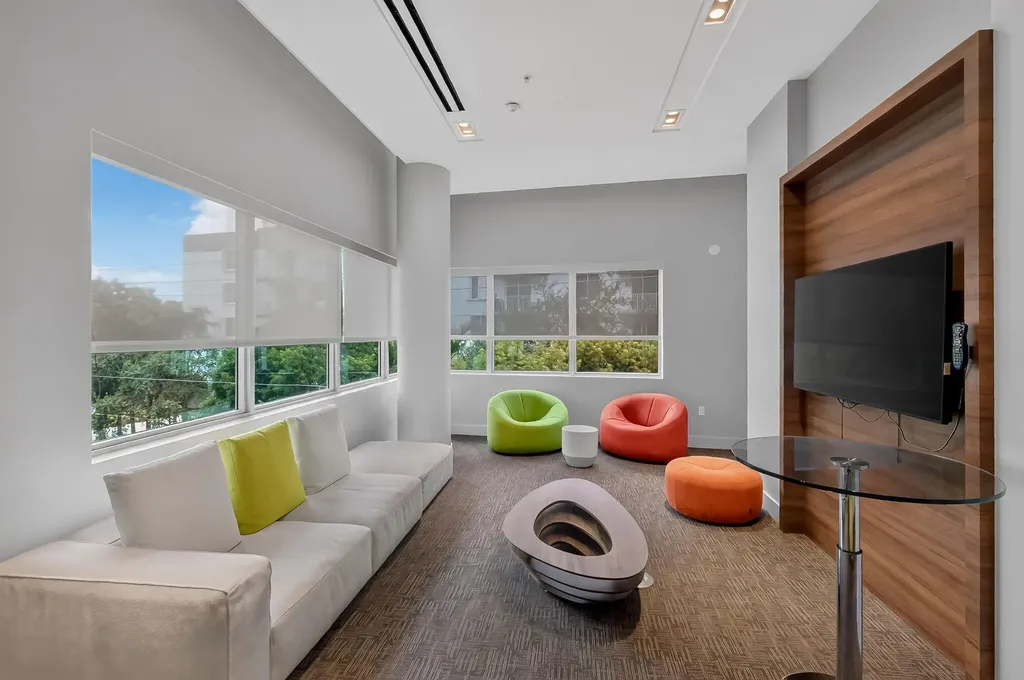 1600 SW 1st Avenue Miami FL 33129