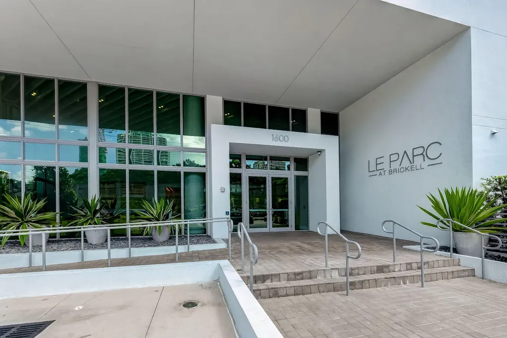 1600 SW 1st Avenue Miami FL 33129