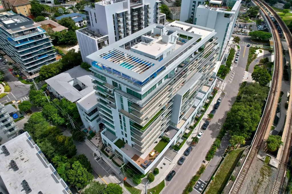1600 SW 1st Avenue Miami FL 33129