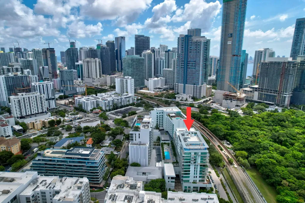 1600 SW 1st Avenue Miami FL 33129