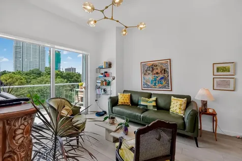 1600 SW 1st Avenue Miami FL 33129