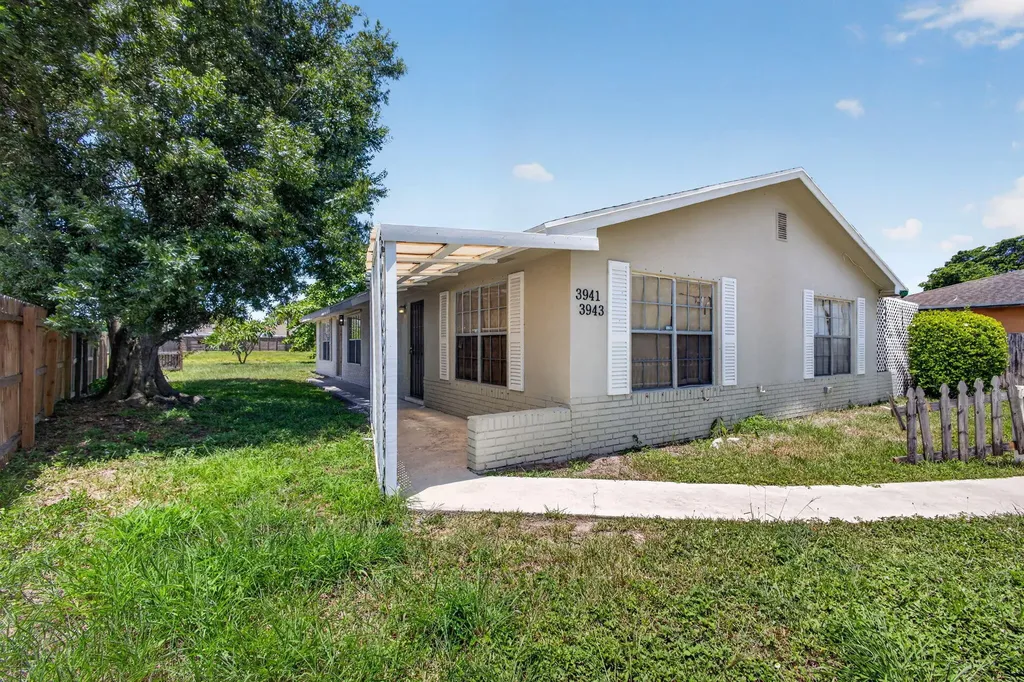 3943 Roan Court W Palm Beach Gardens FL 33403