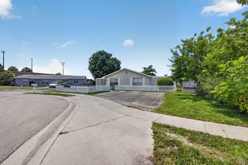 3943 Roan Court W Palm Beach Gardens FL 33403