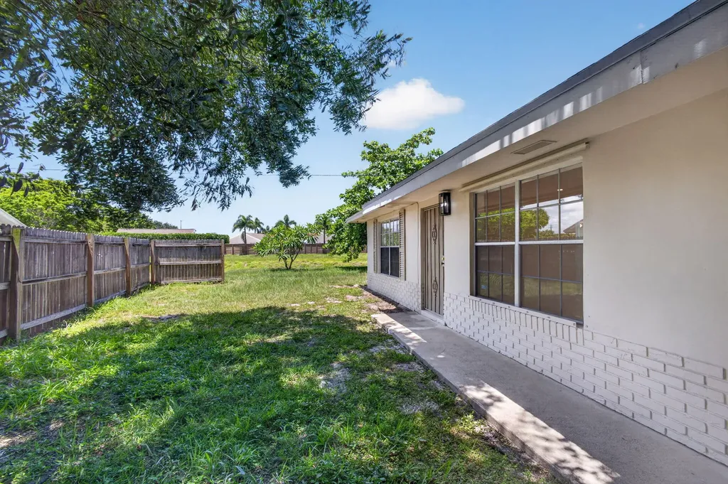 3943 Roan Court W Palm Beach Gardens FL 33403