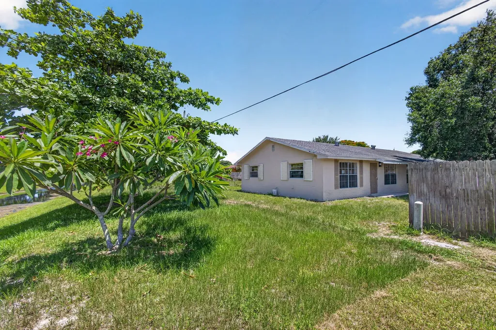 3943 Roan Court W Palm Beach Gardens FL 33403