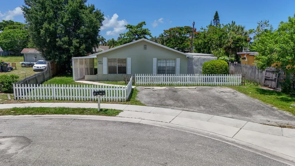 3943 Roan Court W Palm Beach Gardens FL 33403