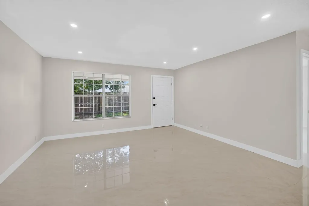 3943 Roan Court W Palm Beach Gardens FL 33403