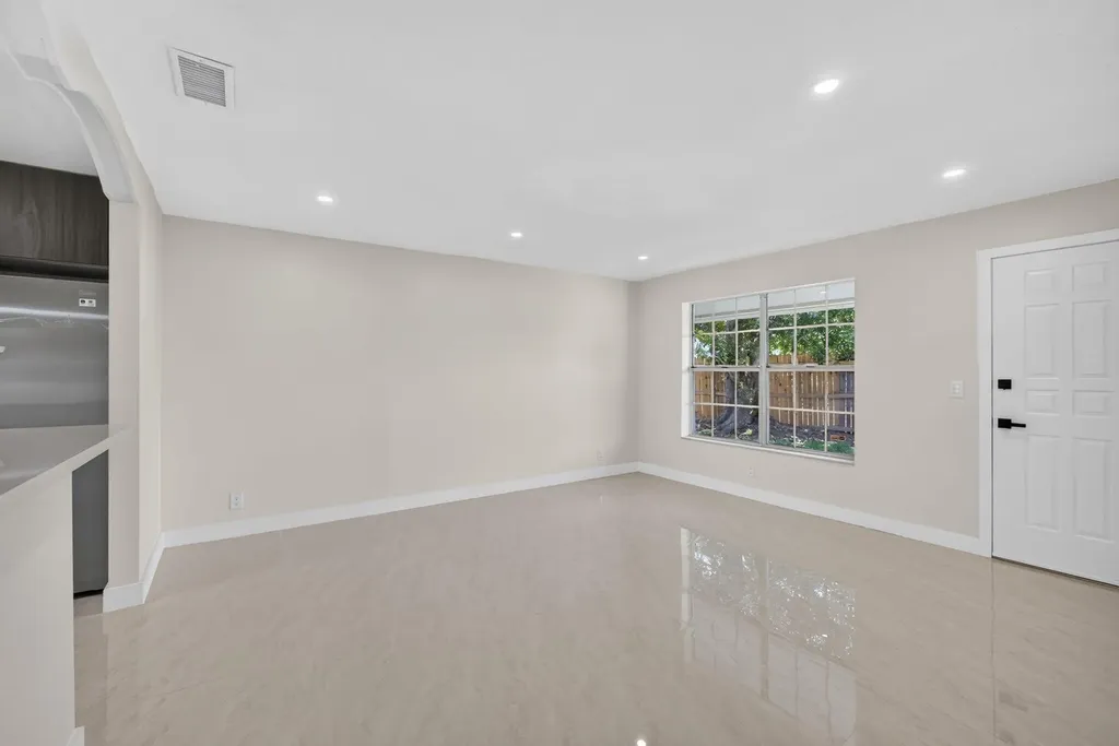 3943 Roan Court W Palm Beach Gardens FL 33403