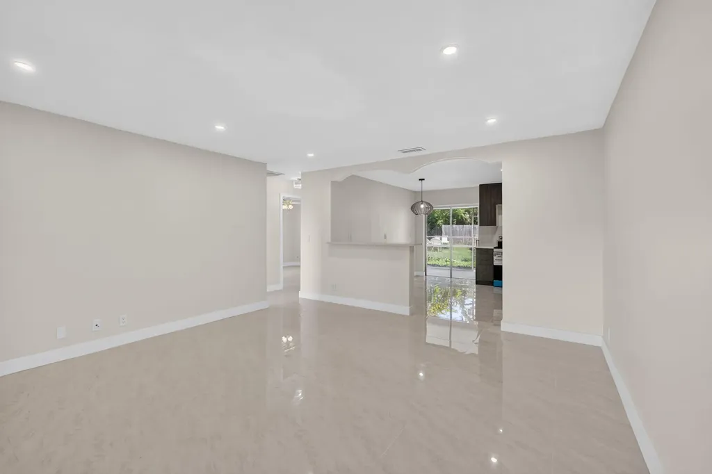 3943 Roan Court W Palm Beach Gardens FL 33403