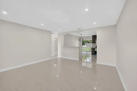 3943 Roan Court W Palm Beach Gardens FL 33403