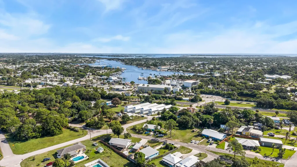 4984 SE Railway Avenue Stuart FL 34997