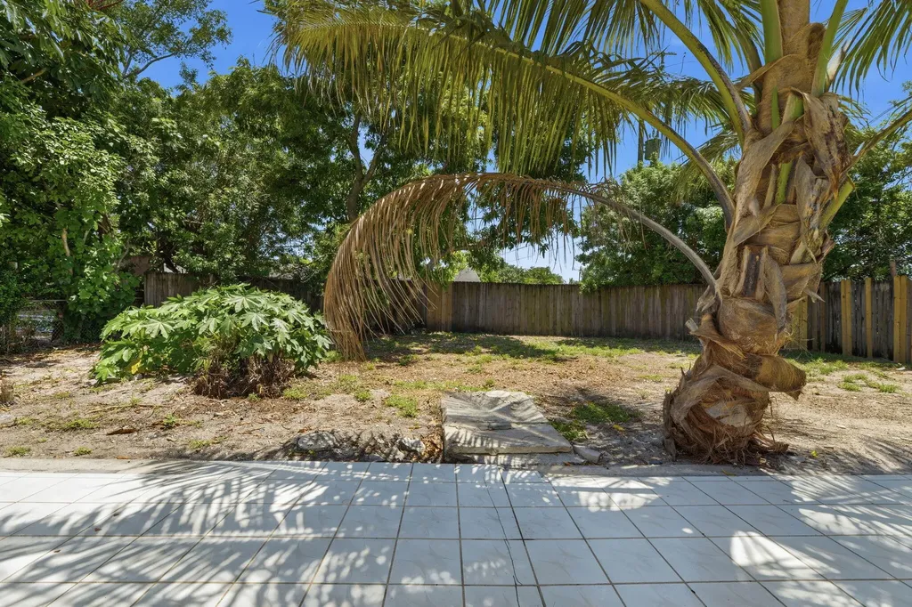 4888 Prince Drive Lake Worth Beach FL 33461