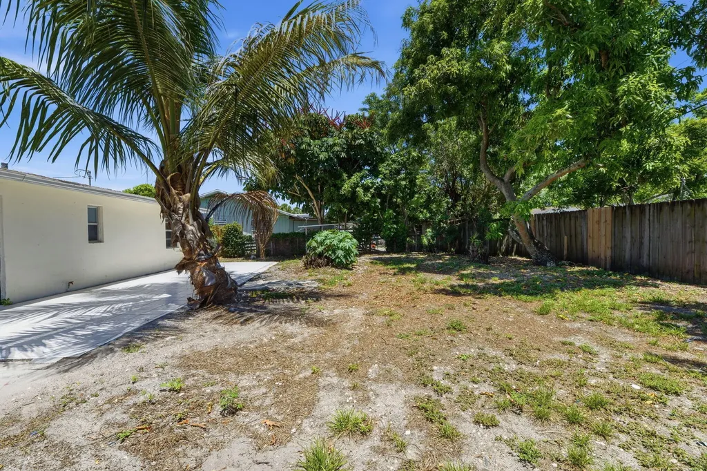 4888 Prince Drive Lake Worth Beach FL 33461