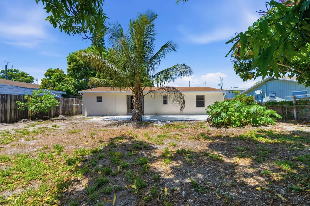 4888 Prince Drive Lake Worth Beach FL 33461