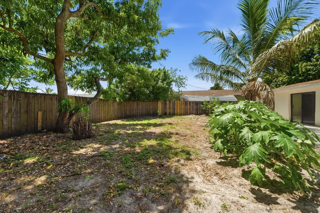 4888 Prince Drive Lake Worth Beach FL 33461