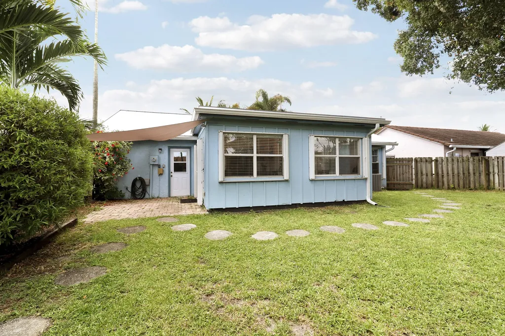 104 Banyan Circle Jupiter FL 33458