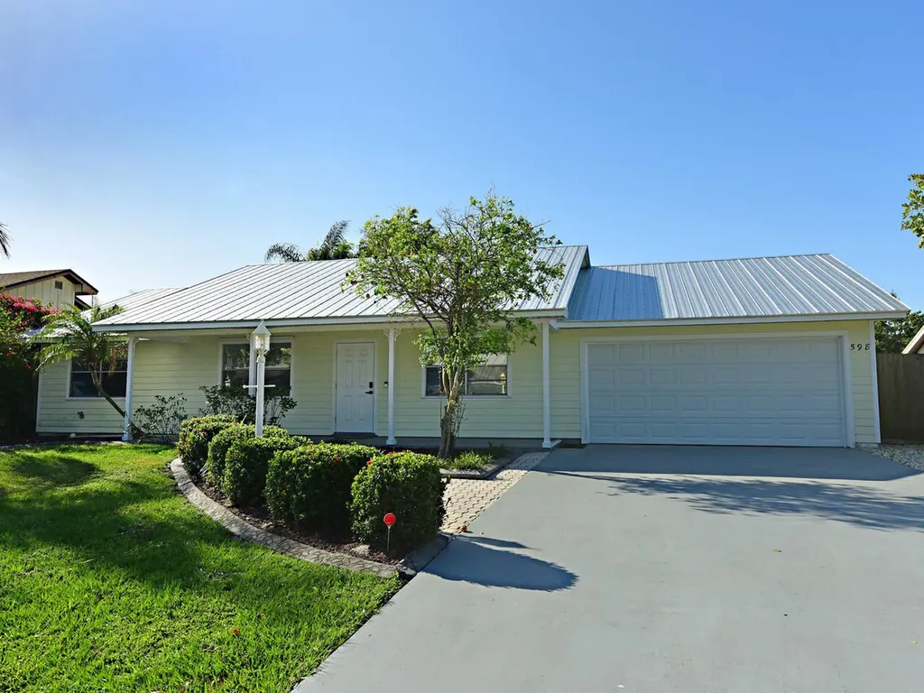 598 NE Maranta Terrado NE Jensen Beach FL 34957