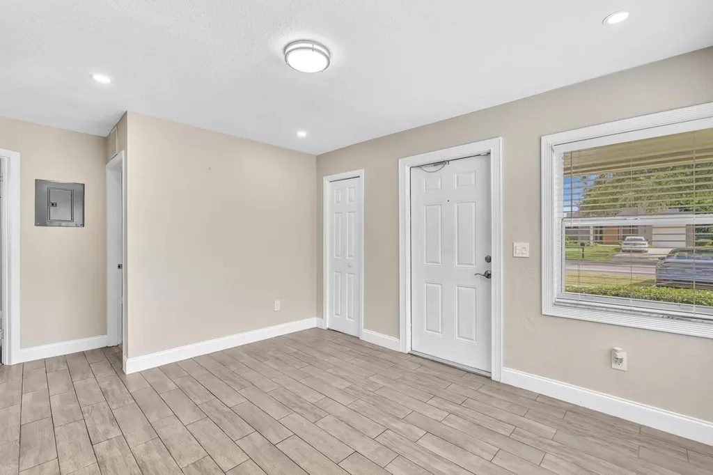 5026 SW 21st Street SW West Park FL 33023
