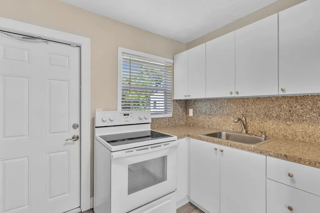 5026 SW 21st Street SW West Park FL 33023