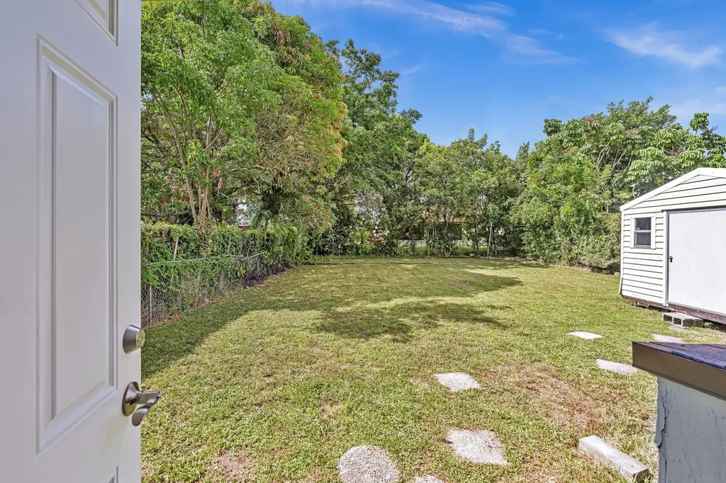 5026 SW 21st Street SW West Park FL 33023