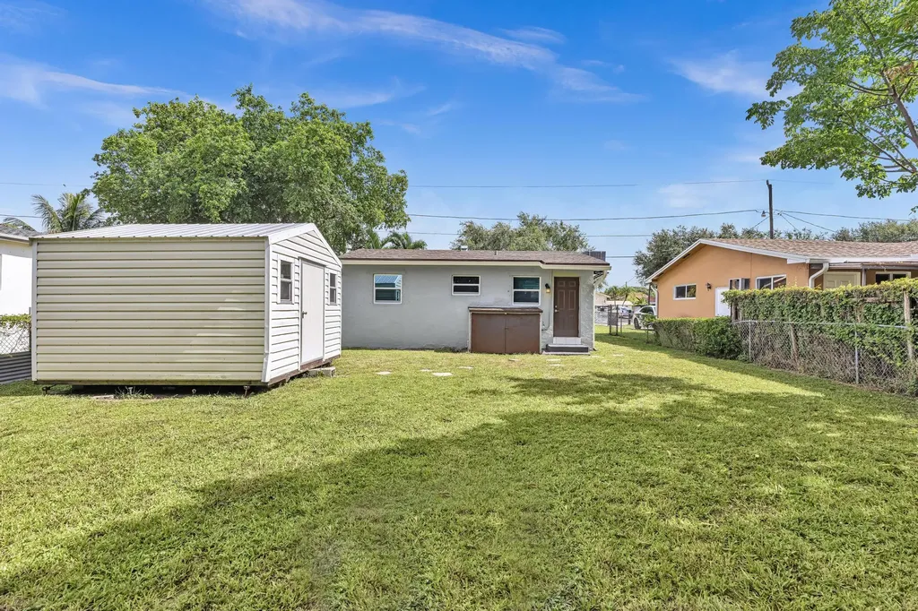 5026 SW 21st Street SW West Park FL 33023
