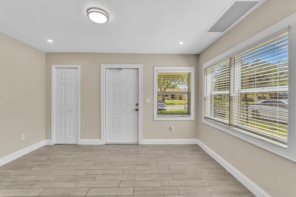 5026 SW 21st Street SW West Park FL 33023