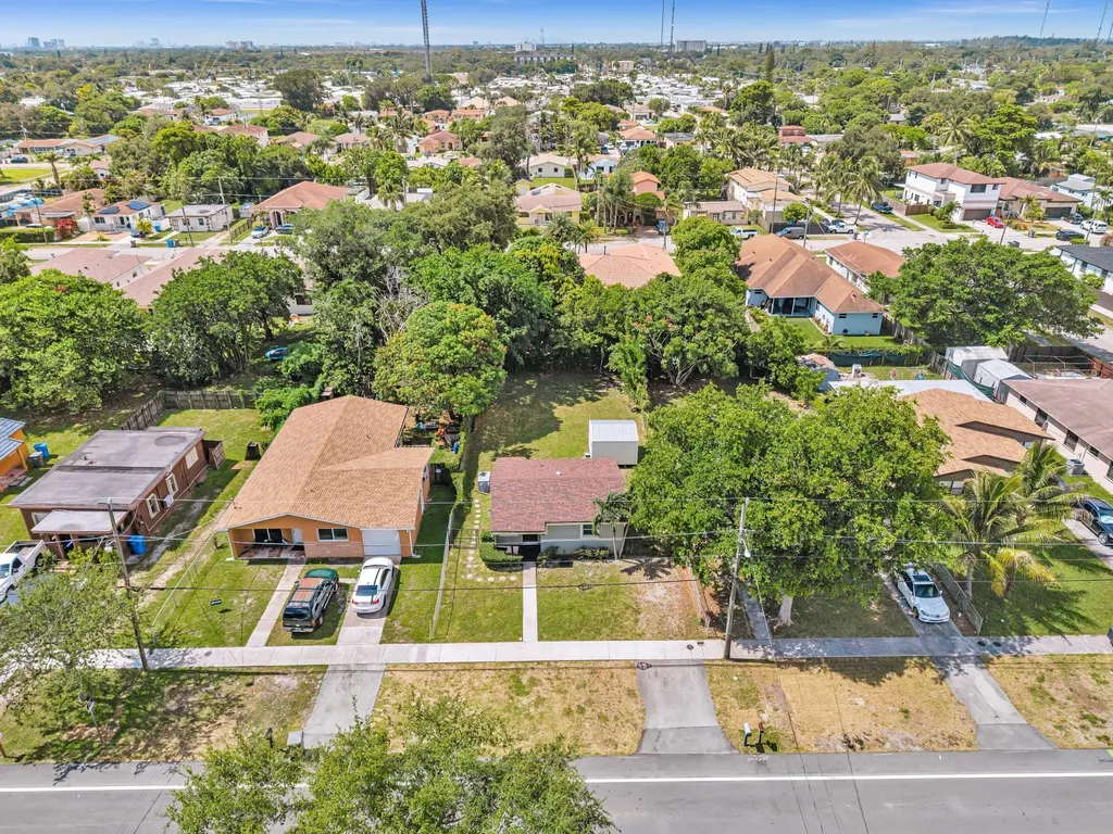 5026 SW 21st Street SW West Park FL 33023