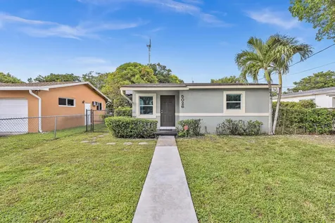 5026 SW 21st Street SW West Park FL 33023