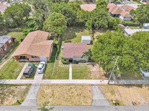 5026 SW 21st Street SW West Park FL 33023