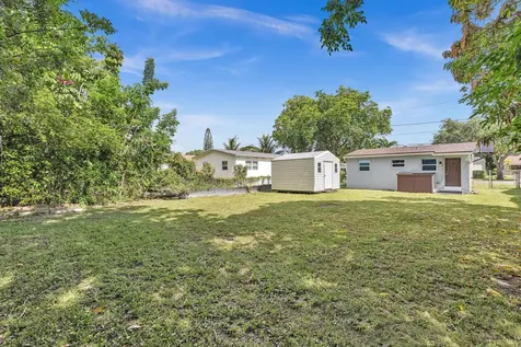 5026 SW 21st Street SW West Park FL 33023