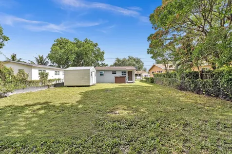 5026 SW 21st Street SW West Park FL 33023