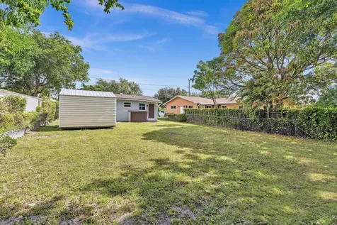 5026 SW 21st Street SW West Park FL 33023