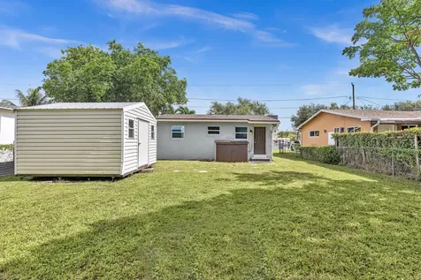 5026 SW 21st Street SW West Park FL 33023