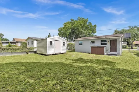 5026 SW 21st Street SW West Park FL 33023