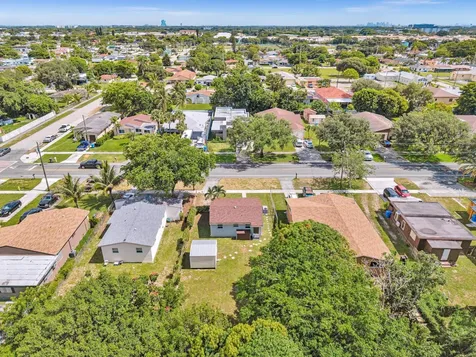 5026 SW 21st Street SW West Park FL 33023