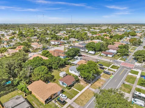 5026 SW 21st Street SW West Park FL 33023